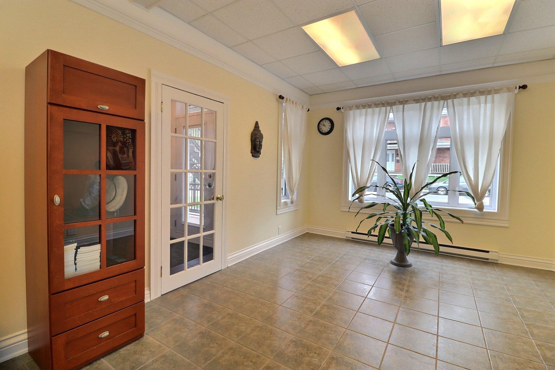 









3376


Ch. Royal

,
Québec (Beauport),




QC
G1E1W2

