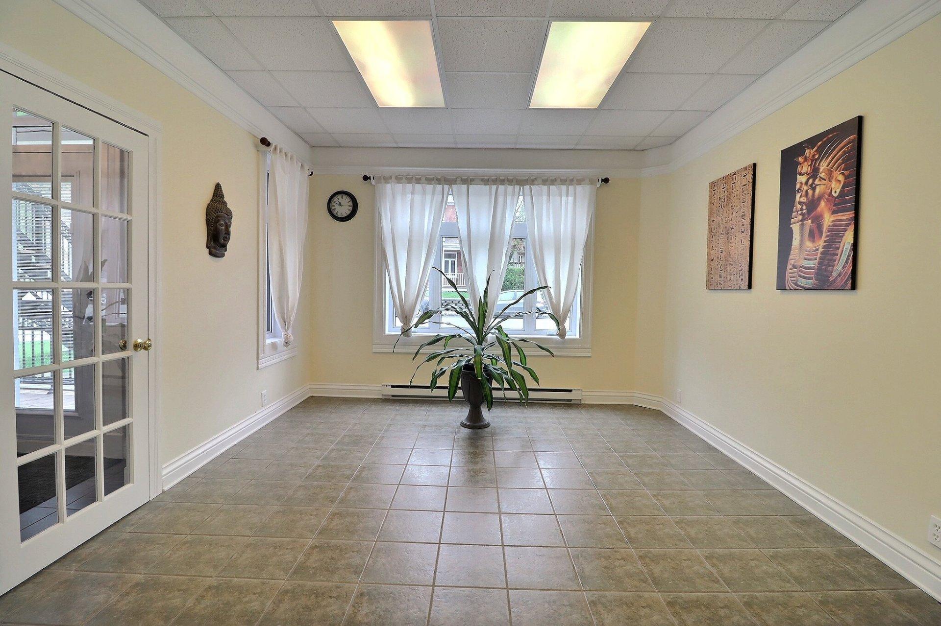 









3376


Ch. Royal

,
Québec (Beauport),




QC
G1E1W2

