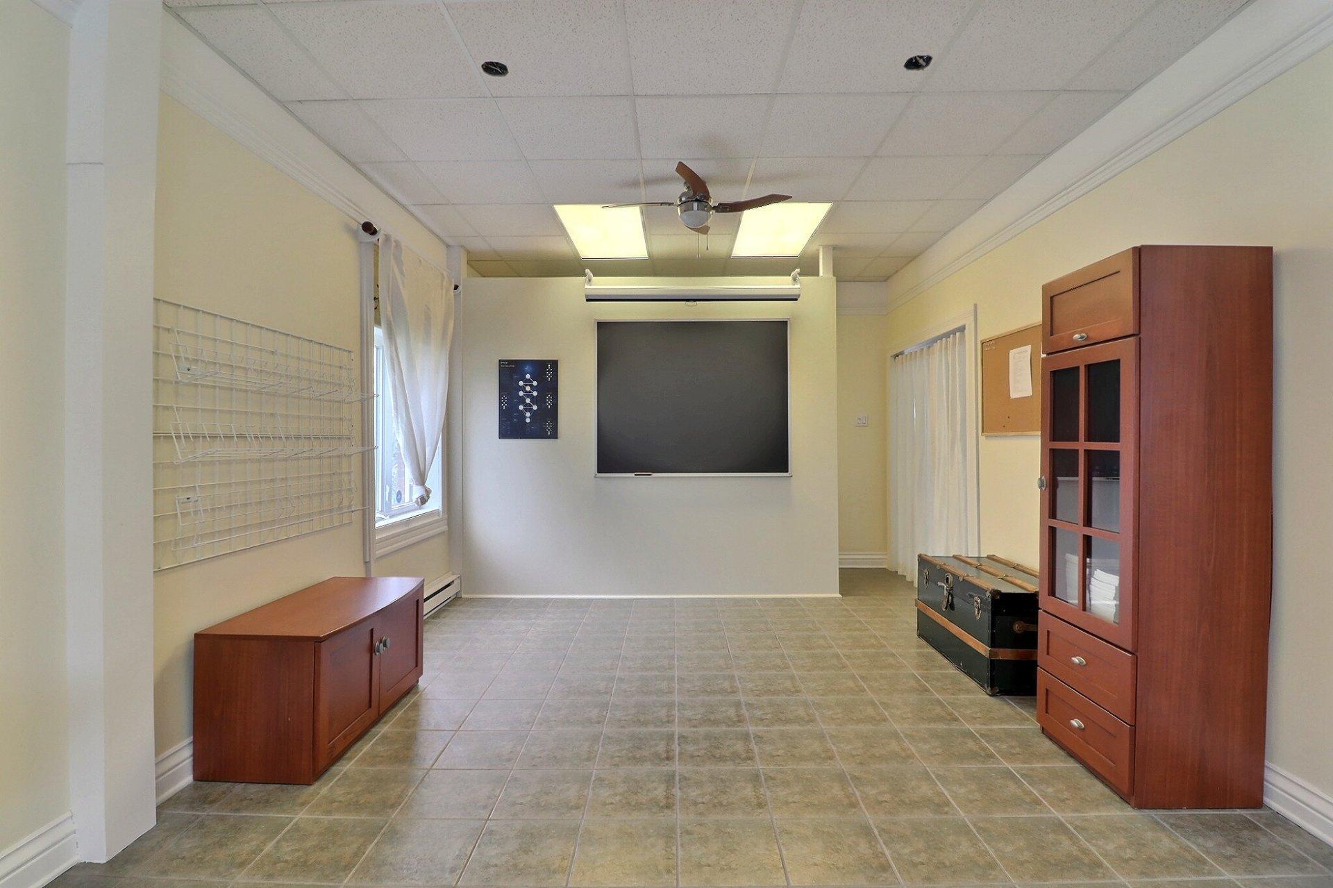 









3376


Ch. Royal

,
Québec (Beauport),




QC
G1E1W2

