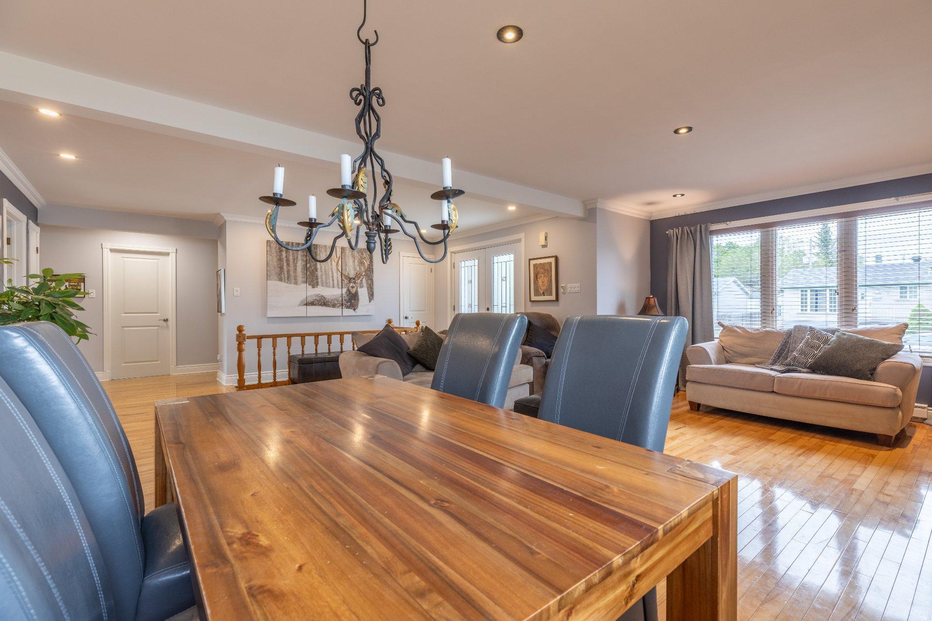 









2205


Crois. de Clemency

,
Laval (Vimont),




QC
H7M3N1

