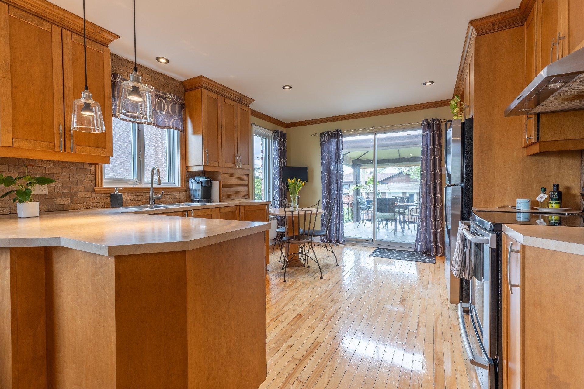 









2205


Crois. de Clemency

,
Laval (Vimont),




QC
H7M3N1


