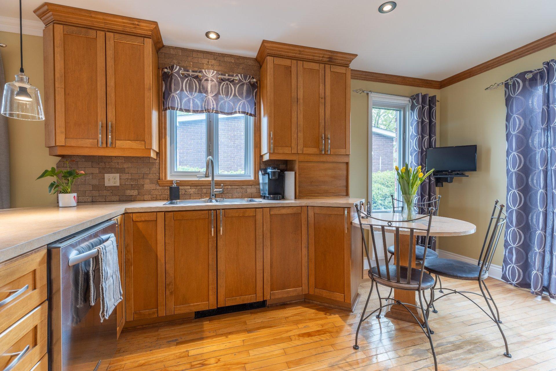 









2205


Crois. de Clemency

,
Laval (Vimont),




QC
H7M3N1

