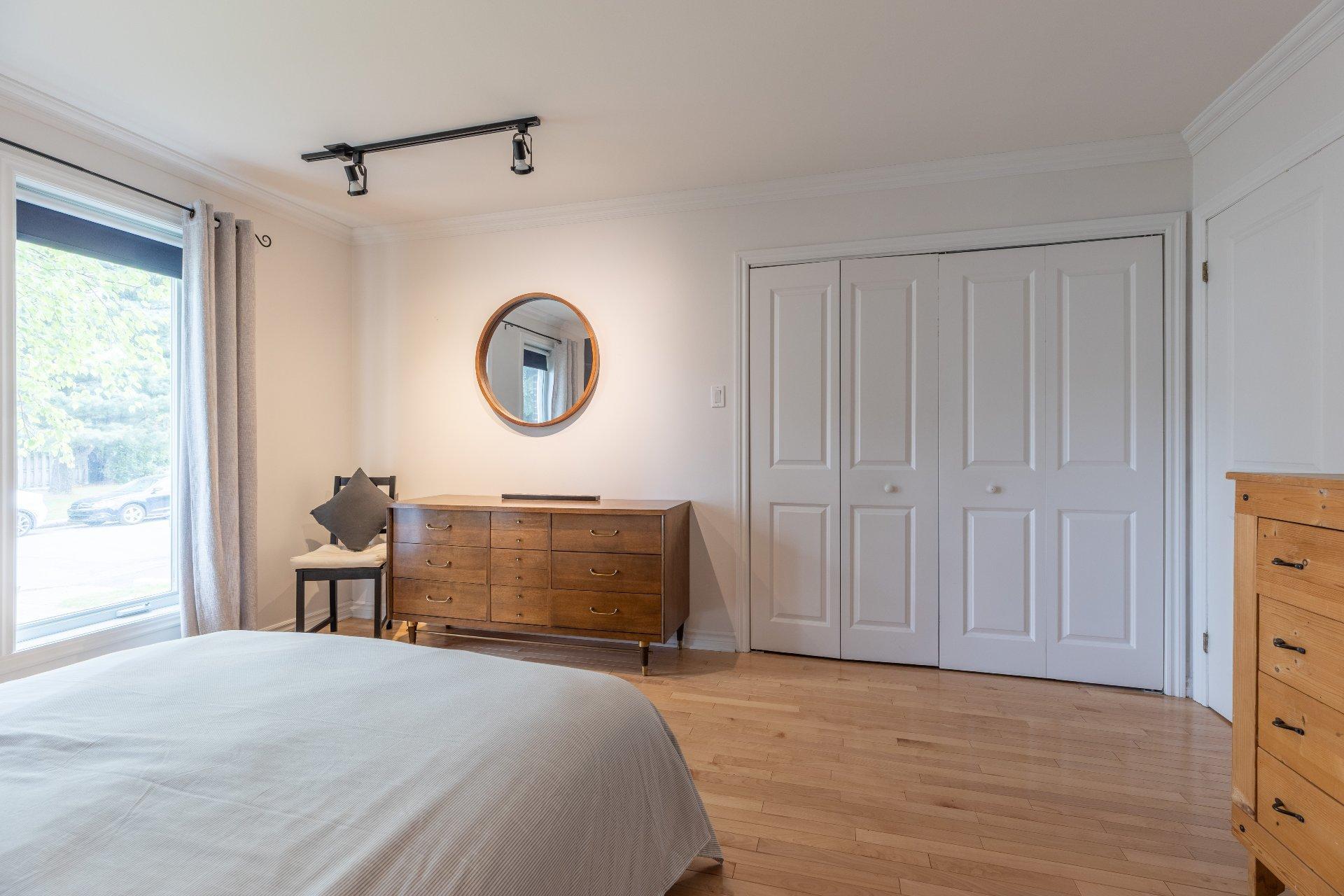 









2205


Crois. de Clemency

,
Laval (Vimont),




QC
H7M3N1

