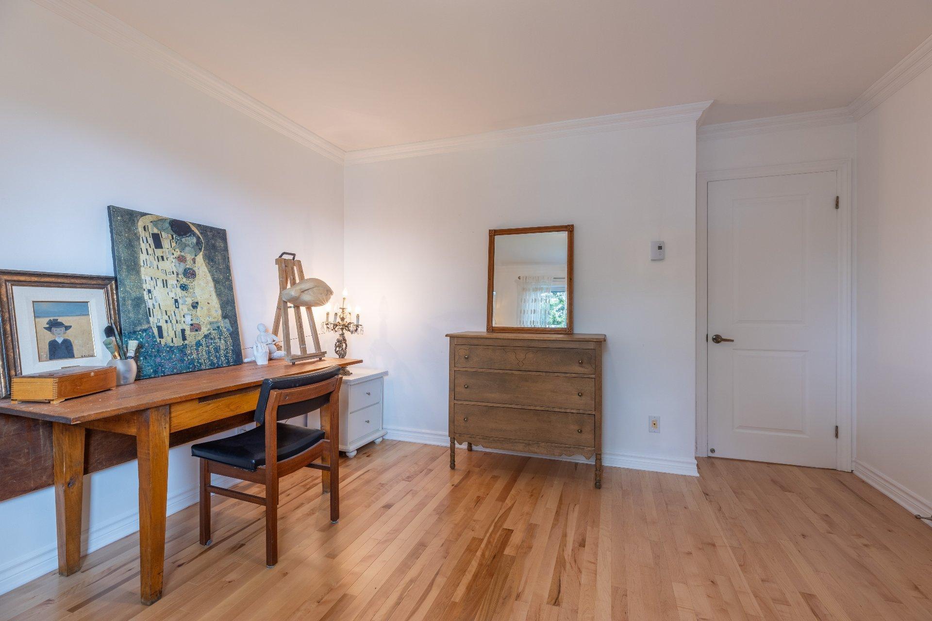 









2205


Crois. de Clemency

,
Laval (Vimont),




QC
H7M3N1

