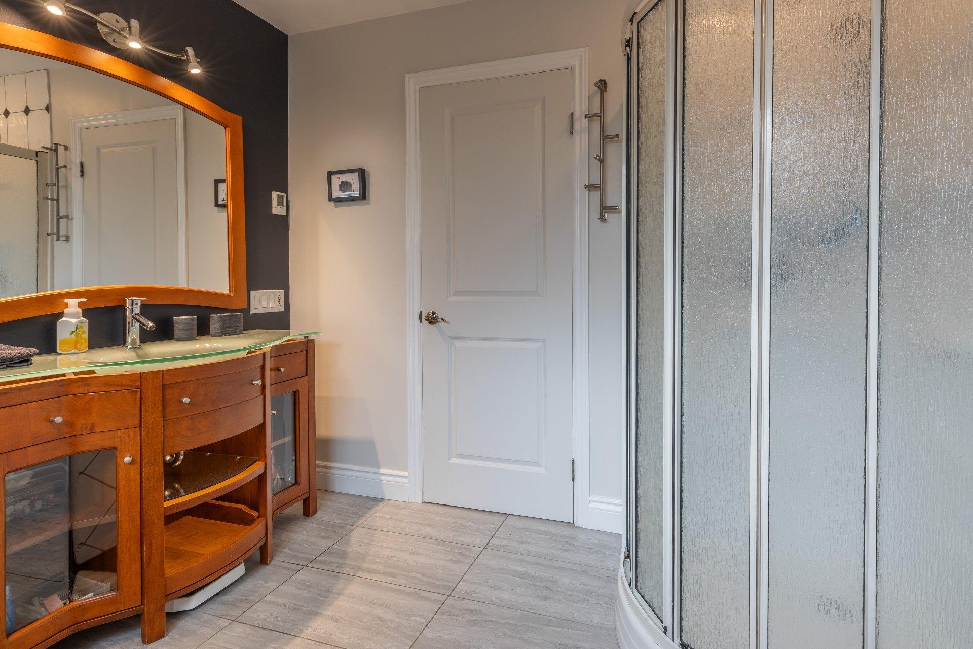 









2205


Crois. de Clemency

,
Laval (Vimont),




QC
H7M3N1


