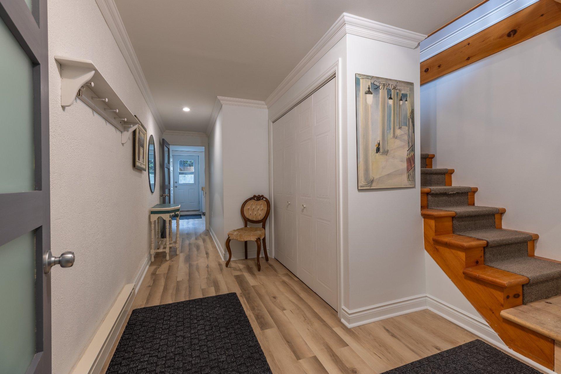 









2205


Crois. de Clemency

,
Laval (Vimont),




QC
H7M3N1

