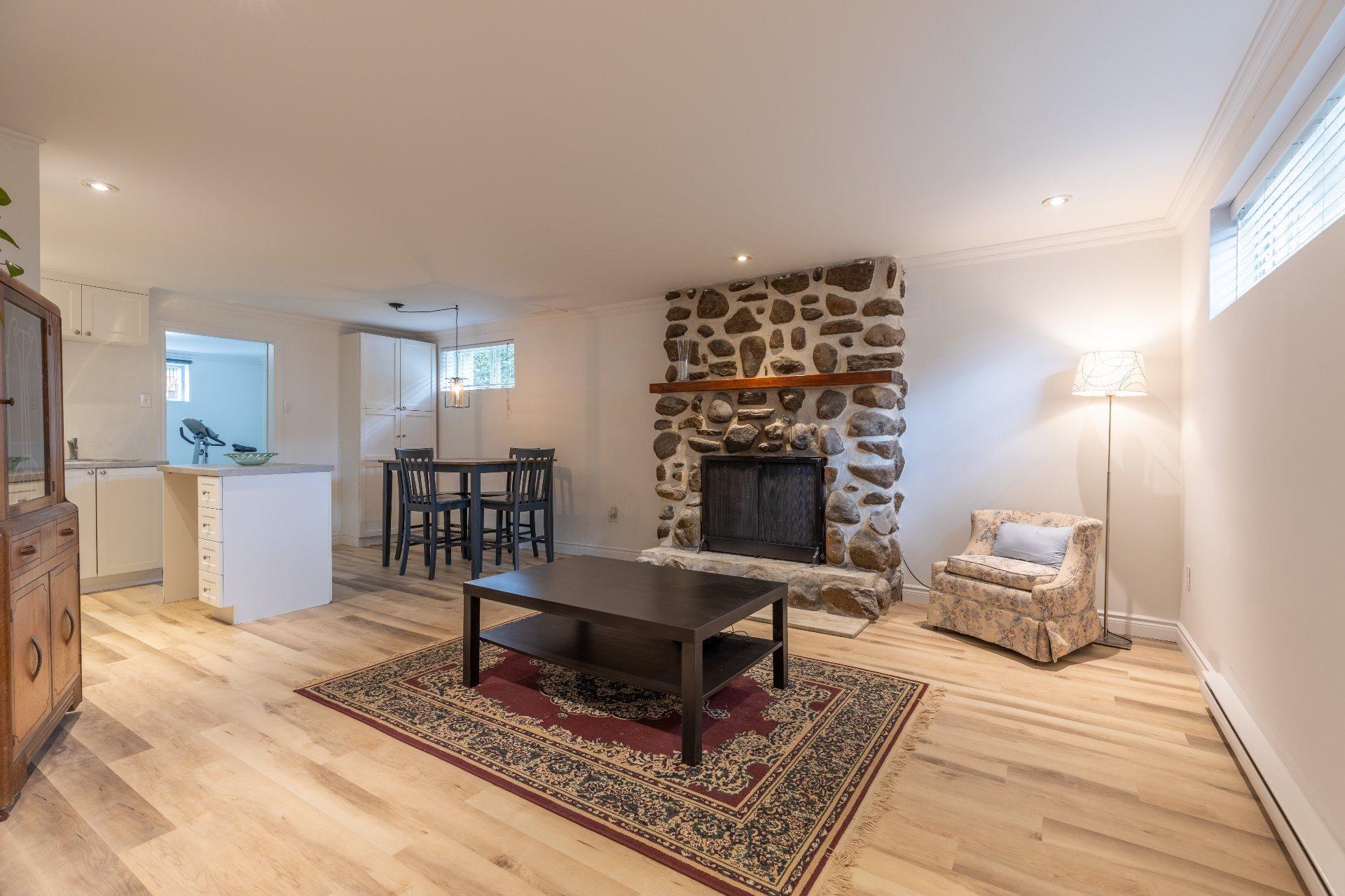 









2205


Crois. de Clemency

,
Laval (Vimont),




QC
H7M3N1

