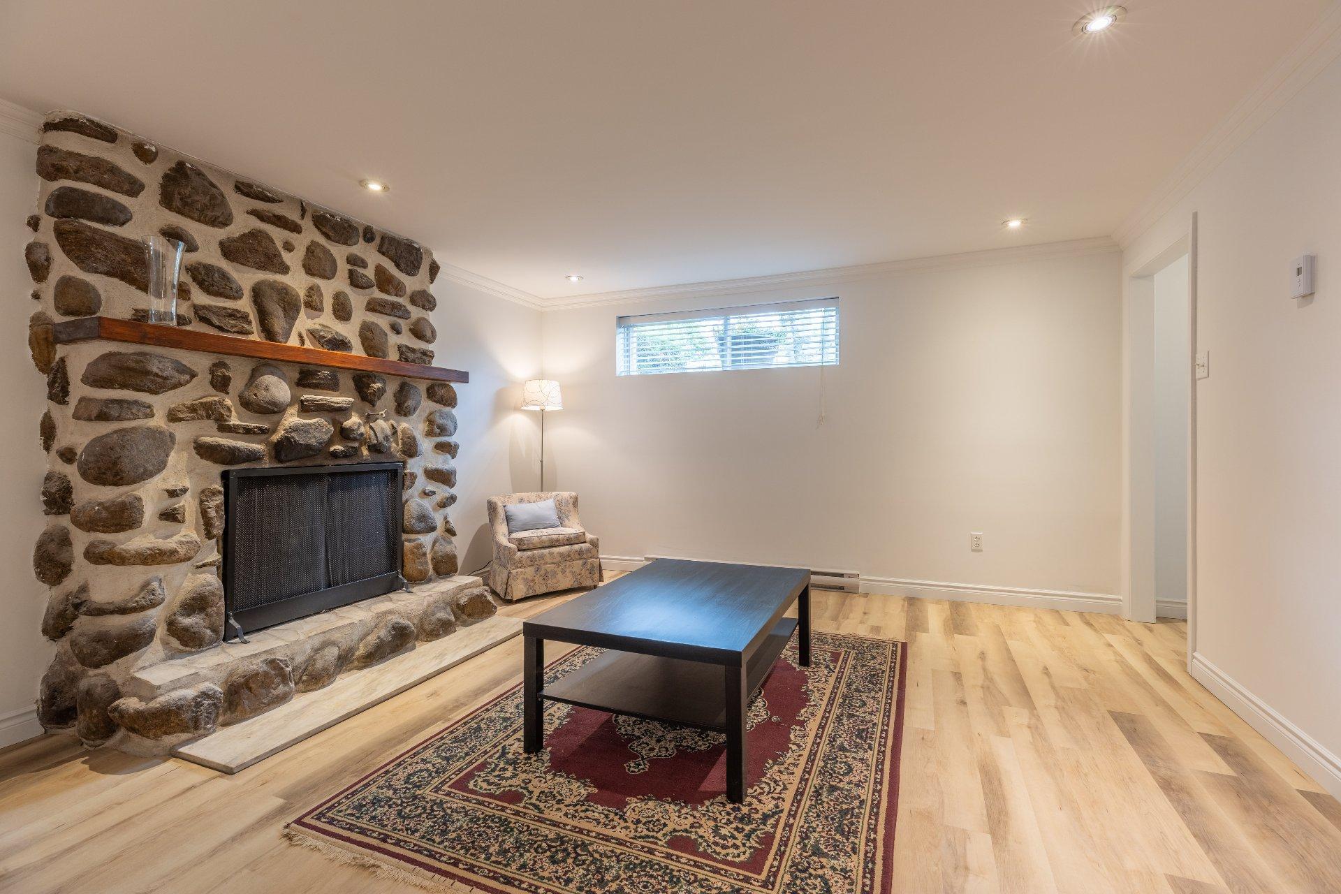 









2205


Crois. de Clemency

,
Laval (Vimont),




QC
H7M3N1


