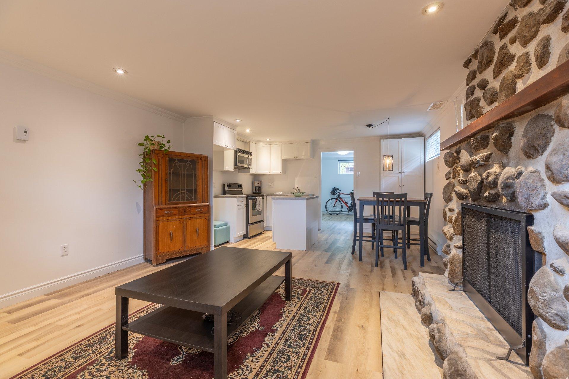 









2205


Crois. de Clemency

,
Laval (Vimont),




QC
H7M3N1

