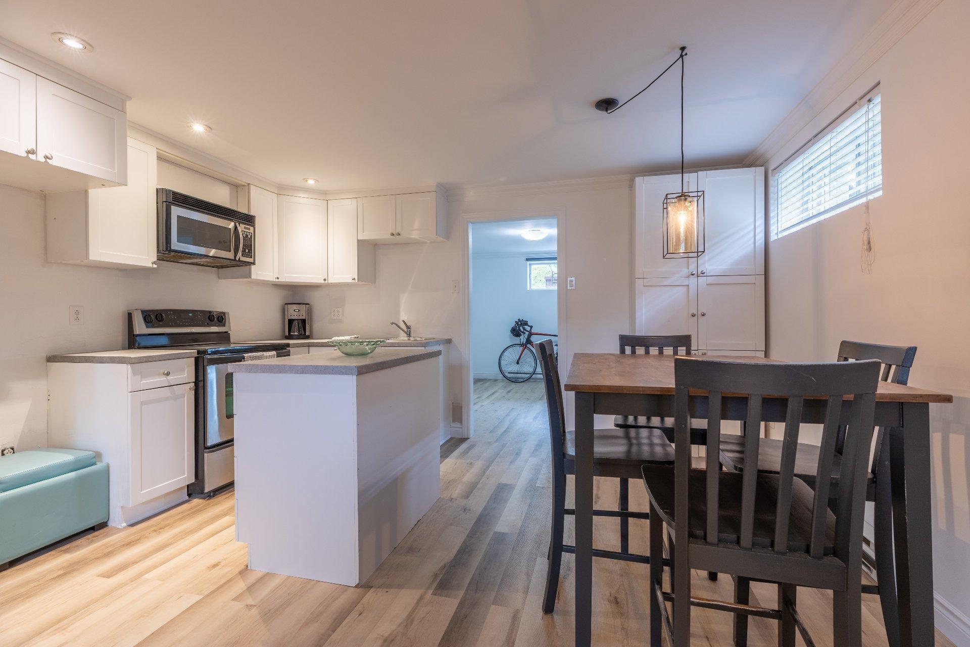 









2205


Crois. de Clemency

,
Laval (Vimont),




QC
H7M3N1

