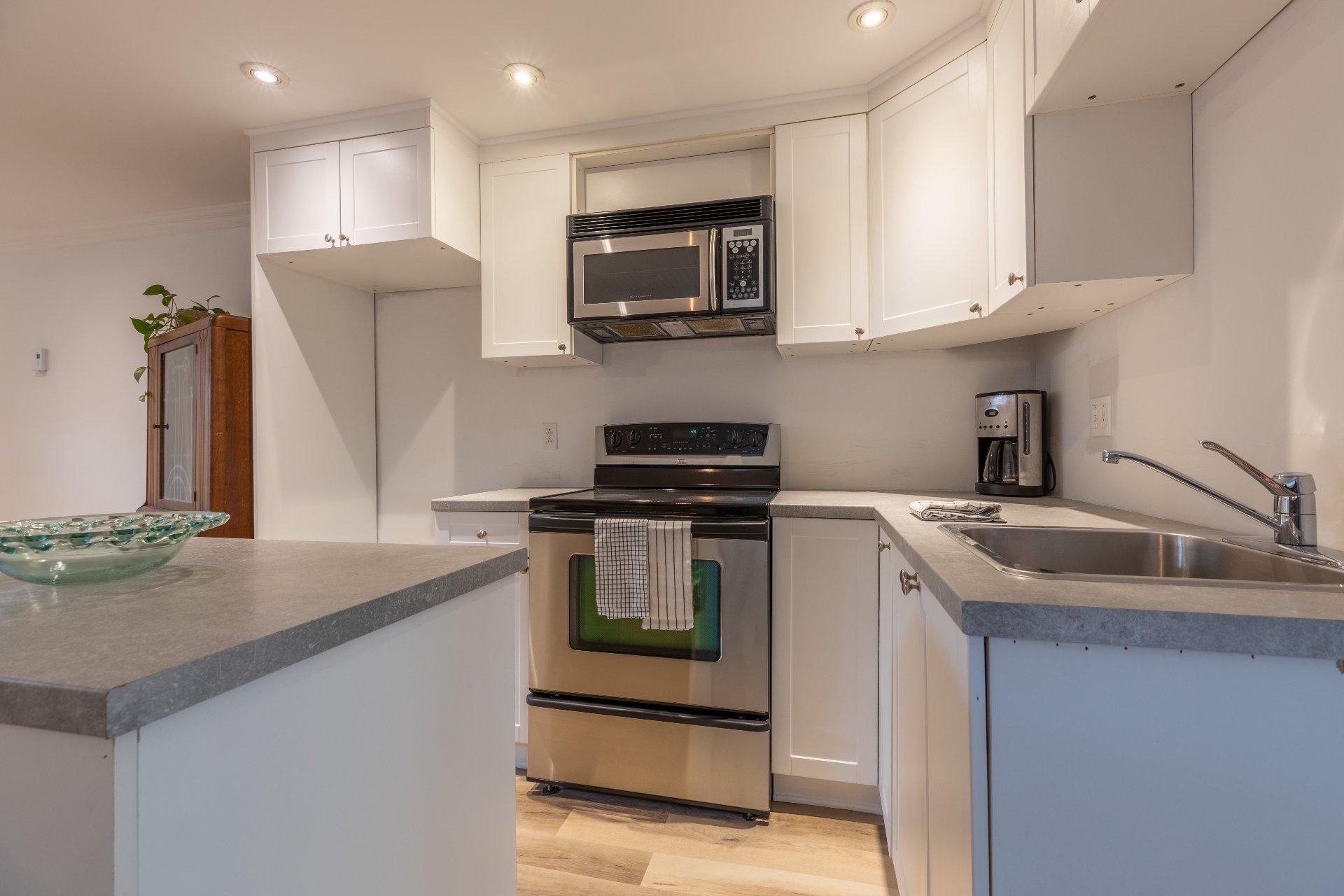 









2205


Crois. de Clemency

,
Laval (Vimont),




QC
H7M3N1

