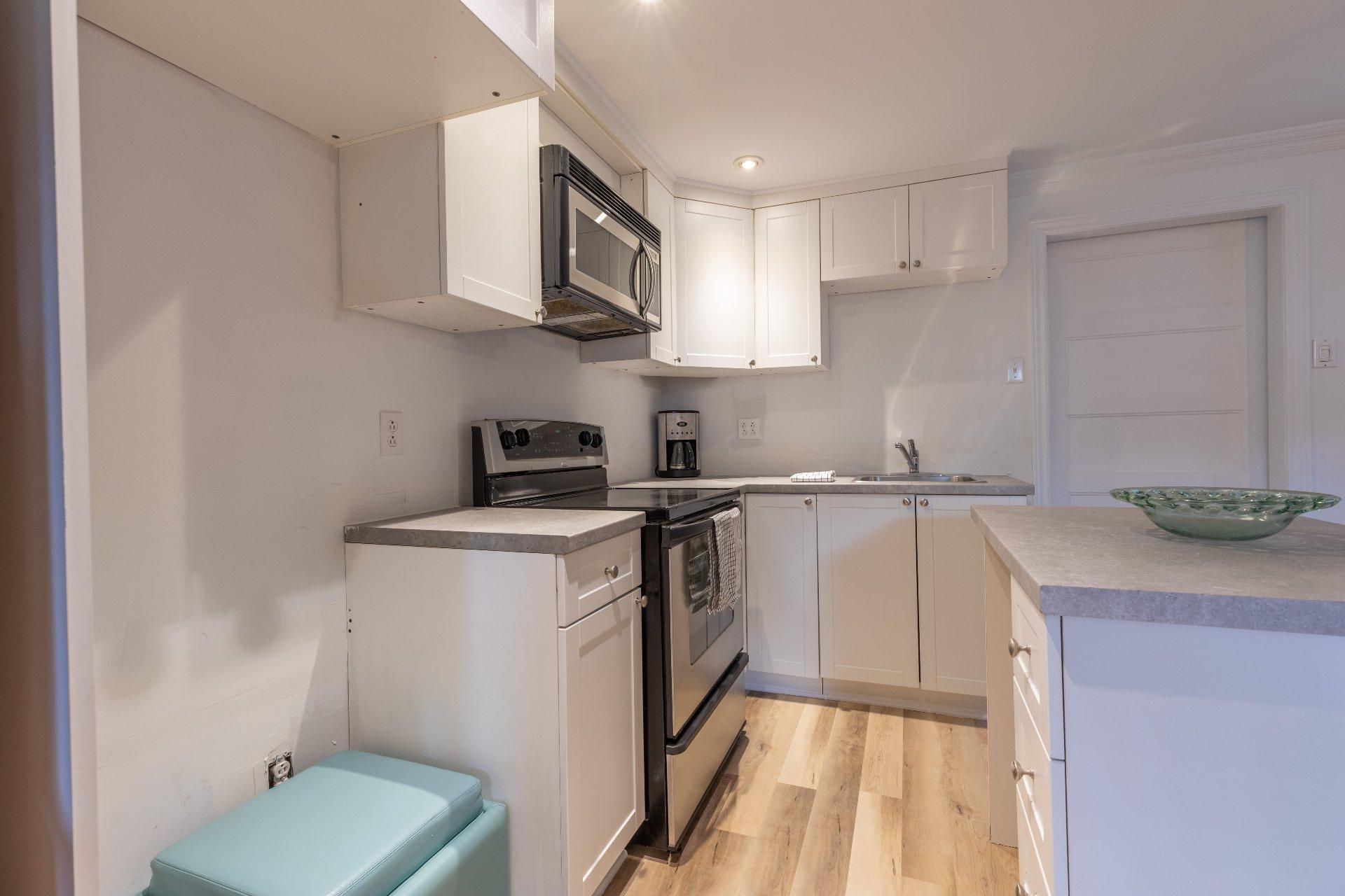 









2205


Crois. de Clemency

,
Laval (Vimont),




QC
H7M3N1

