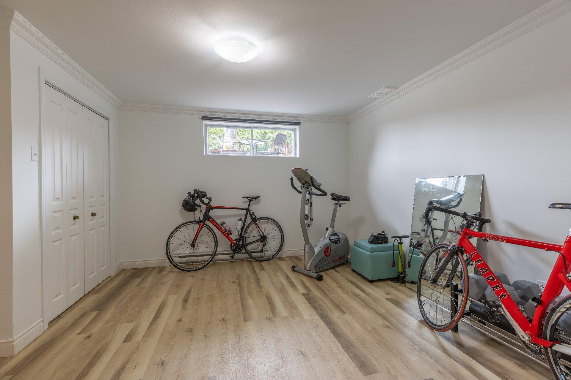 









2205


Crois. de Clemency

,
Laval (Vimont),




QC
H7M3N1

