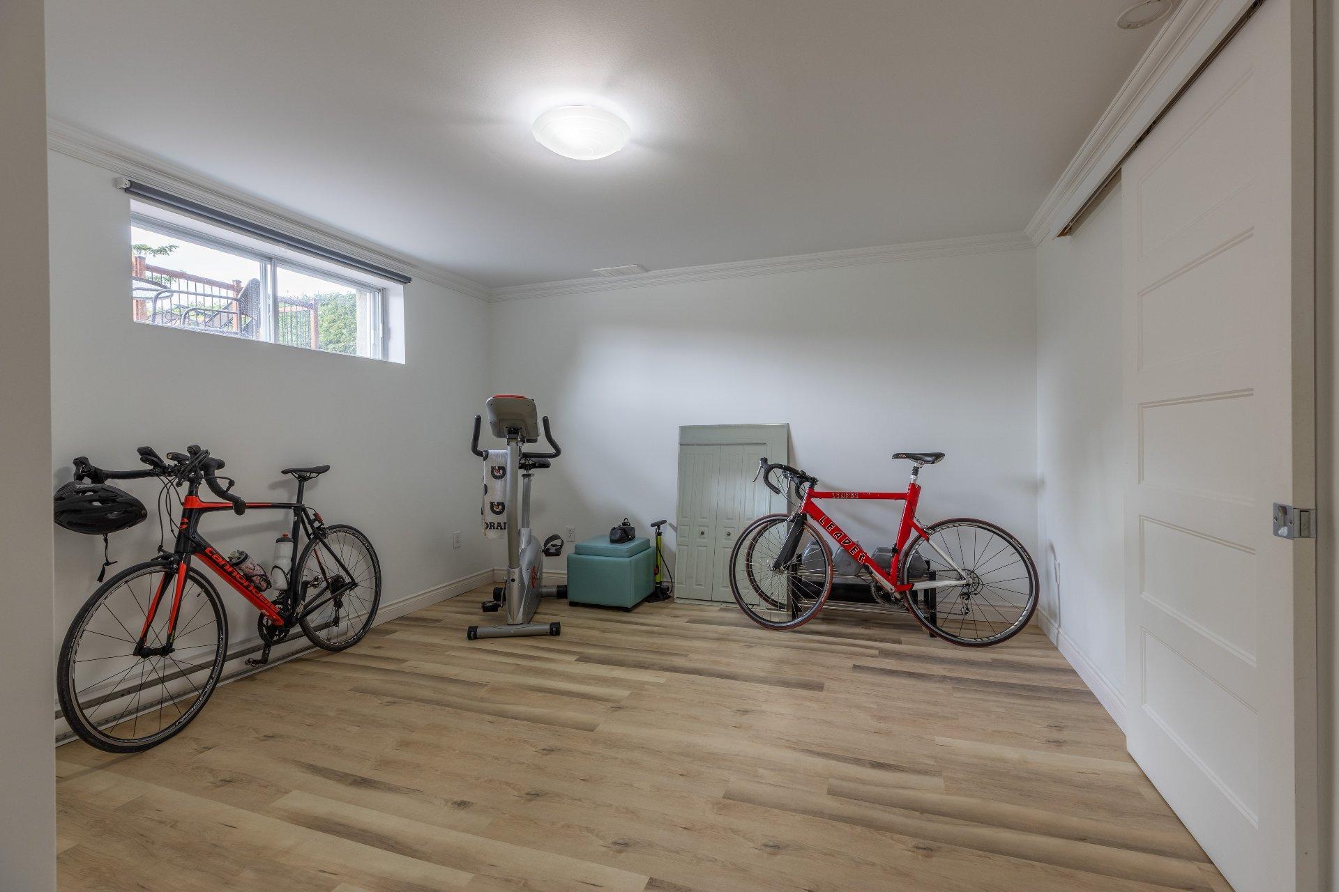 









2205


Crois. de Clemency

,
Laval (Vimont),




QC
H7M3N1


