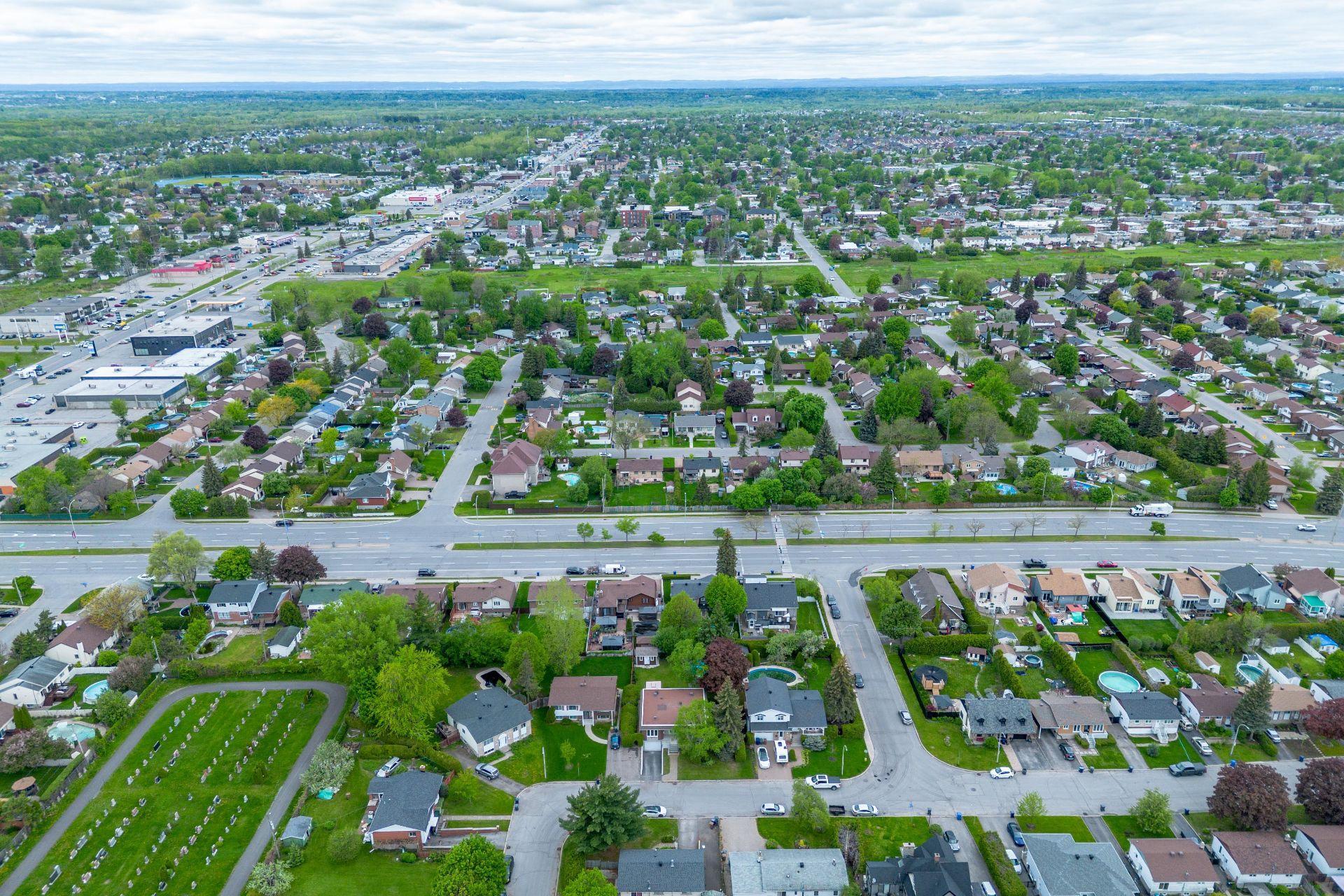 









2205


Crois. de Clemency

,
Laval (Vimont),




QC
H7M3N1

