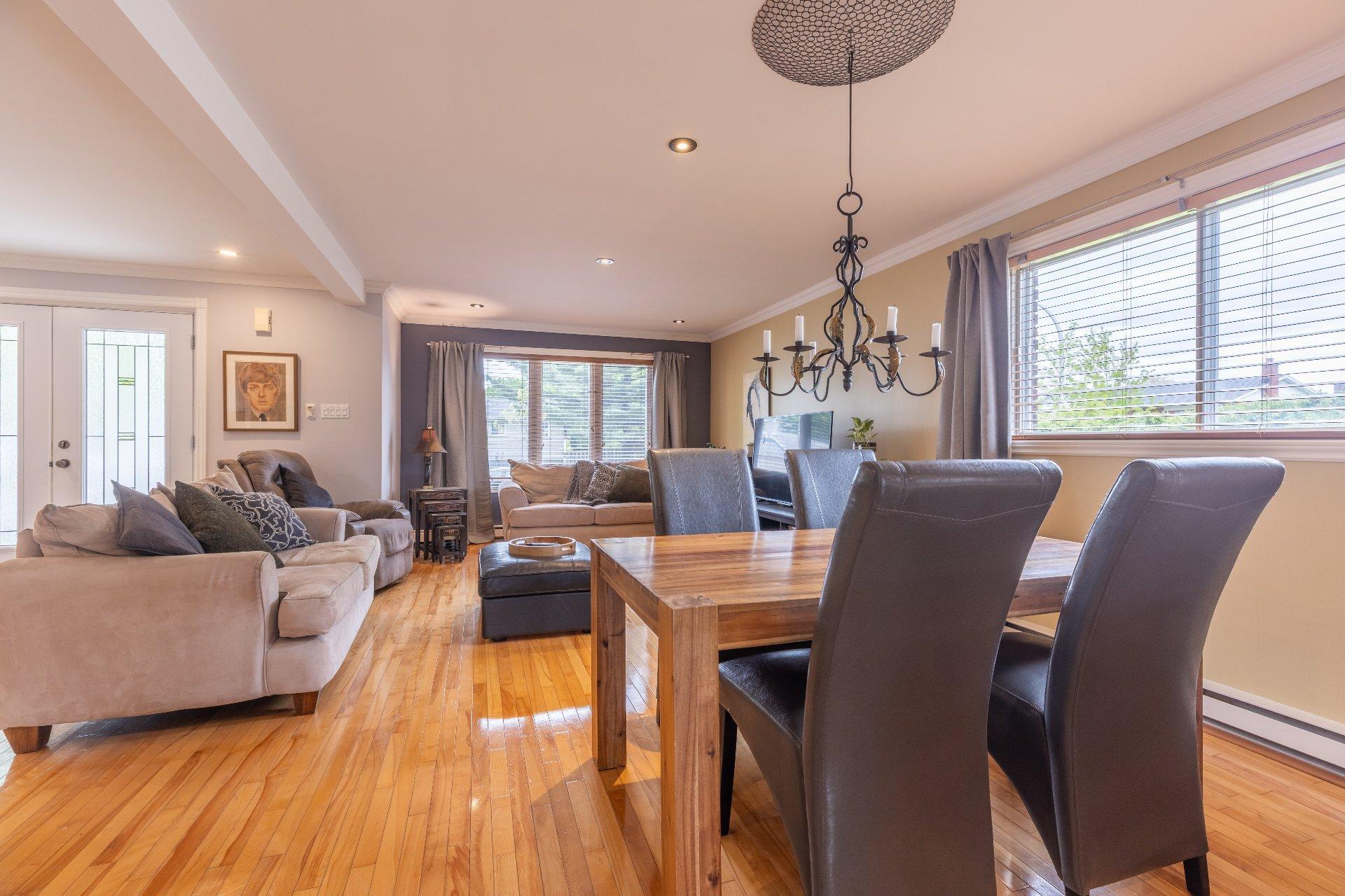 









2205


Crois. de Clemency

,
Laval (Vimont),




QC
H7M3N1

