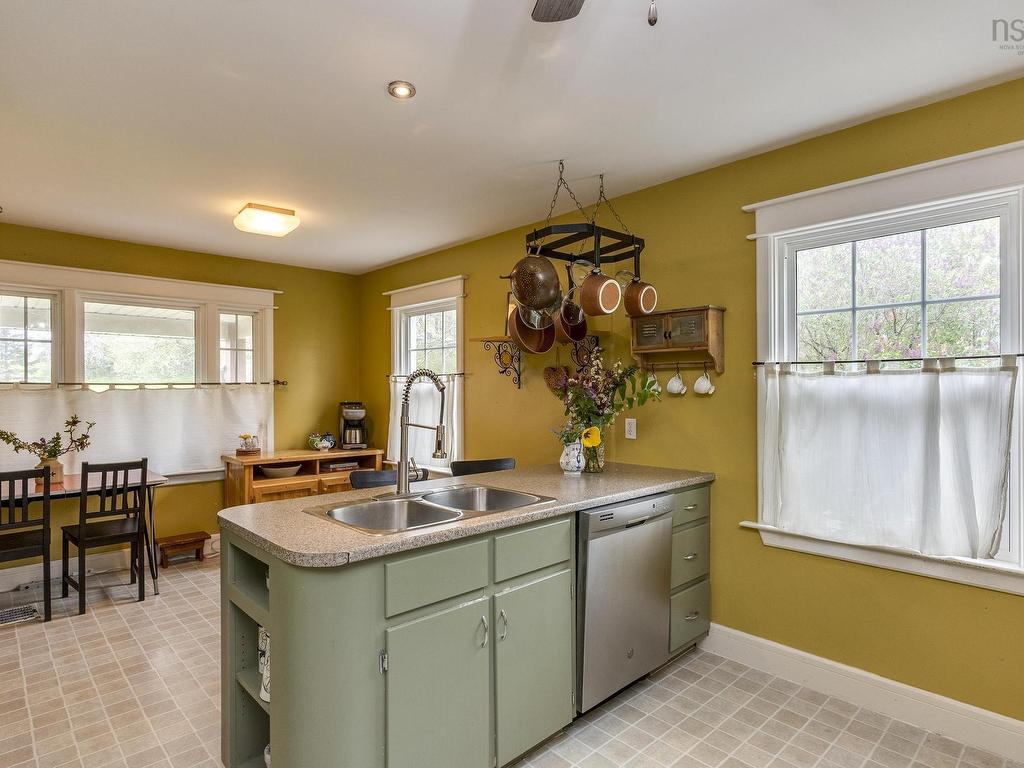 












341 College Road

,
Windsor,




NS
B0N 2T0

