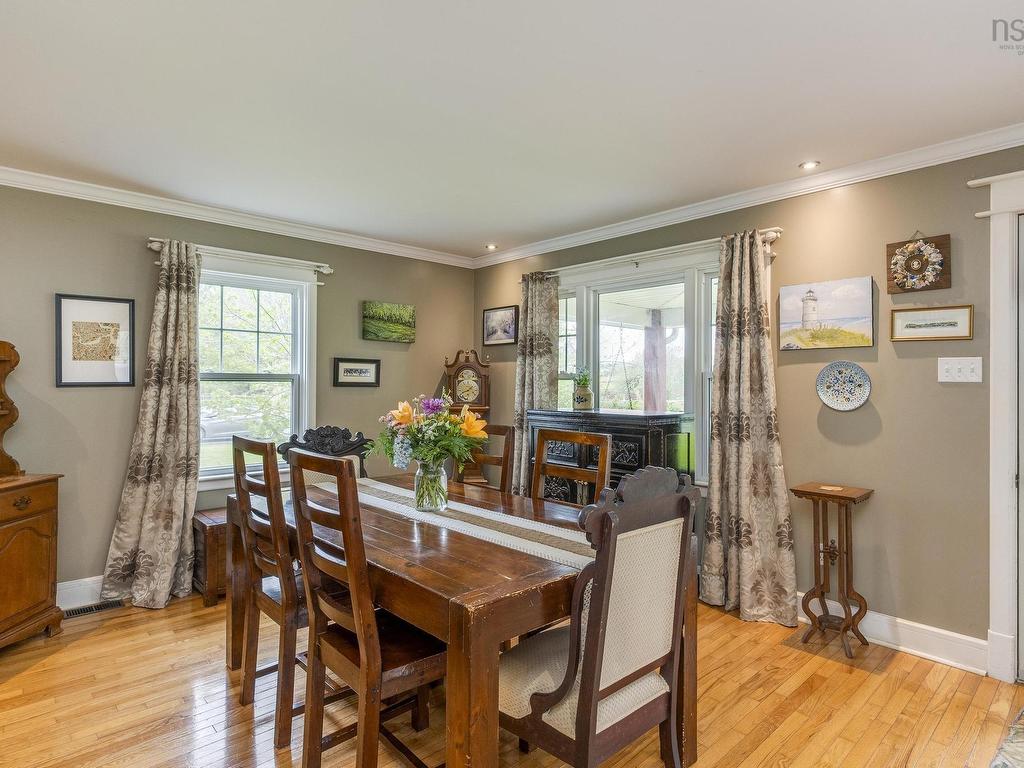 












341 College Road

,
Windsor,




NS
B0N 2T0

