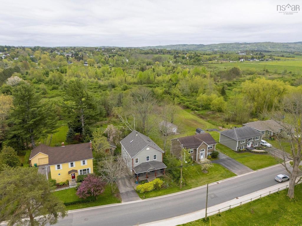 












341 College Road

,
Windsor,




NS
B0N 2T0

