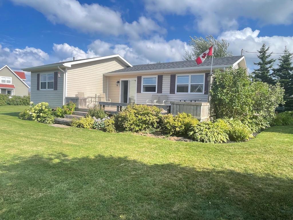 












115 Maccoubrey Lane

,
Cavendish,







PE
C0A 1N0

