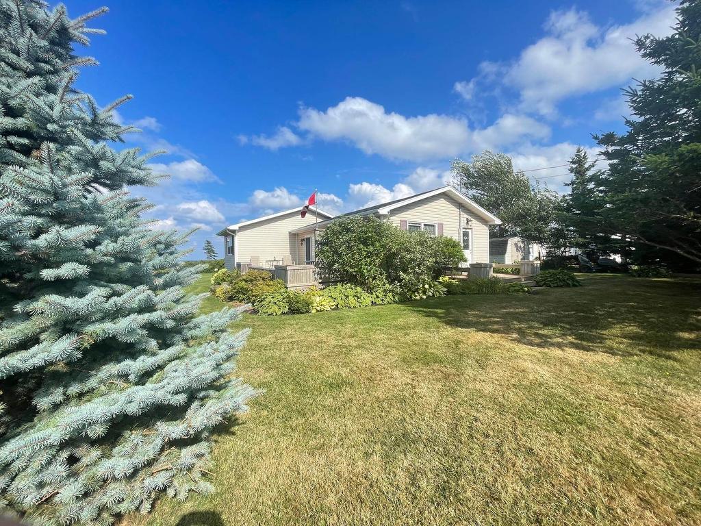 












115 Maccoubrey Lane

,
Cavendish,







PE
C0A 1N0

