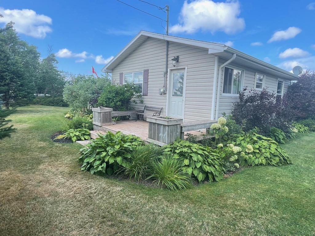 












115 Maccoubrey Lane

,
Cavendish,







PE
C0A 1N0

