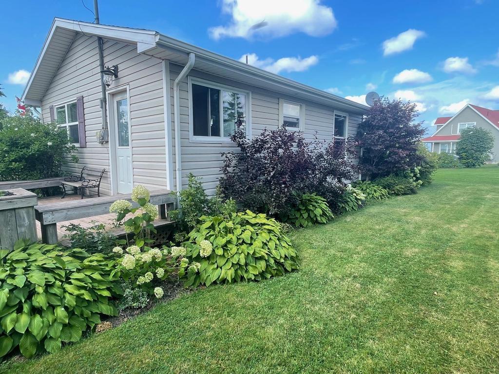












115 Maccoubrey Lane

,
Cavendish,







PE
C0A 1N0

