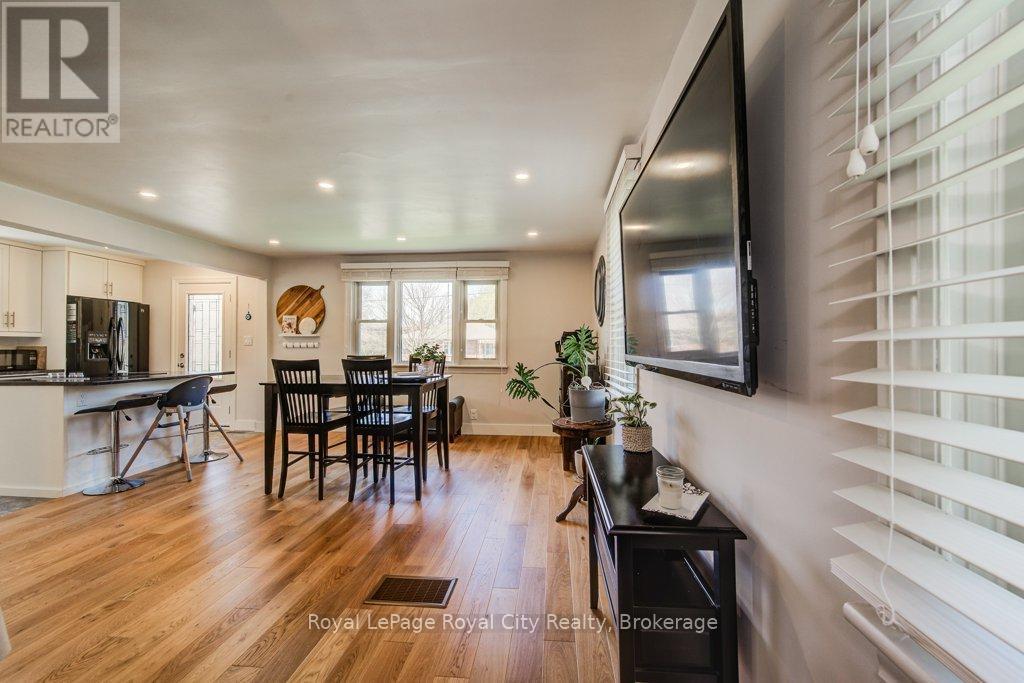 












106 MERCER STREET

,
Guelph (Junction/Onward Willow),




Ontario
N1H2E8

