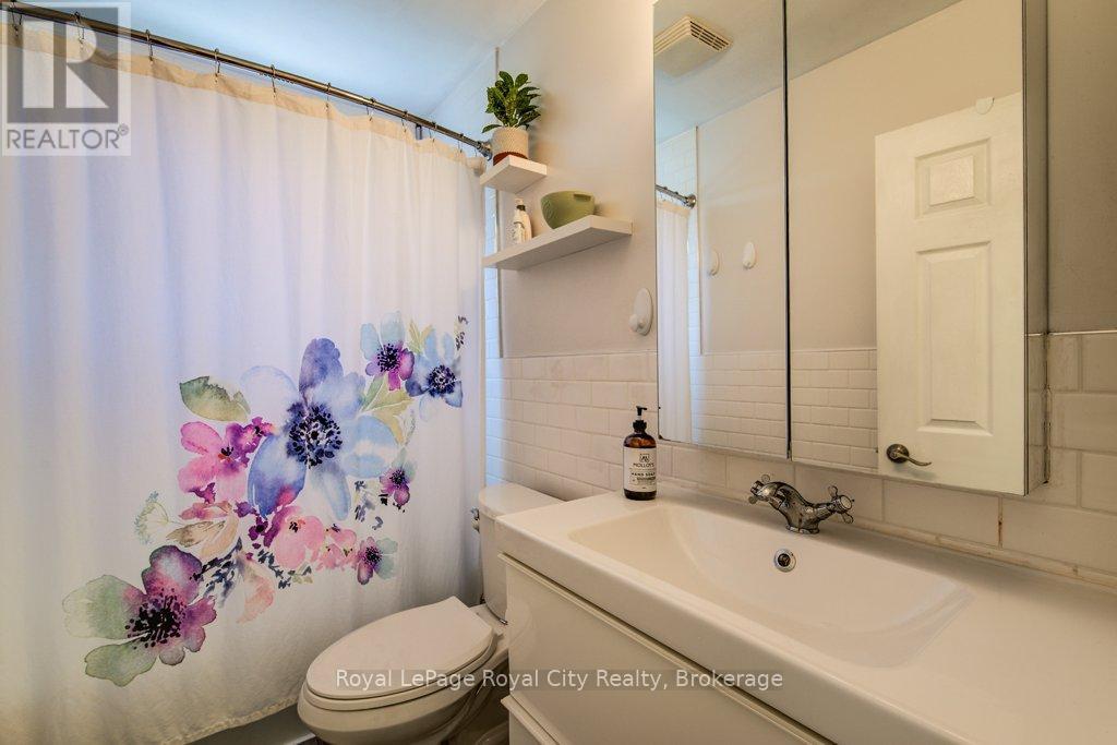 












106 MERCER STREET

,
Guelph (Junction/Onward Willow),




Ontario
N1H2E8

