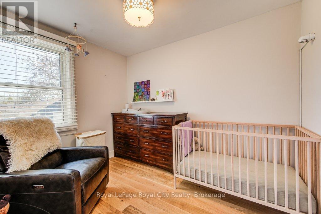 












106 MERCER STREET

,
Guelph (Junction/Onward Willow),




Ontario
N1H2E8

