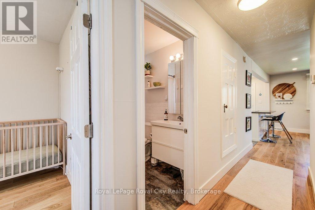 












106 MERCER STREET

,
Guelph (Junction/Onward Willow),




Ontario
N1H2E8

