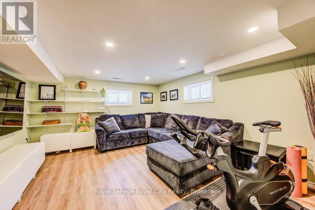 












106 MERCER STREET

,
Guelph (Junction/Onward Willow),




Ontario
N1H2E8

