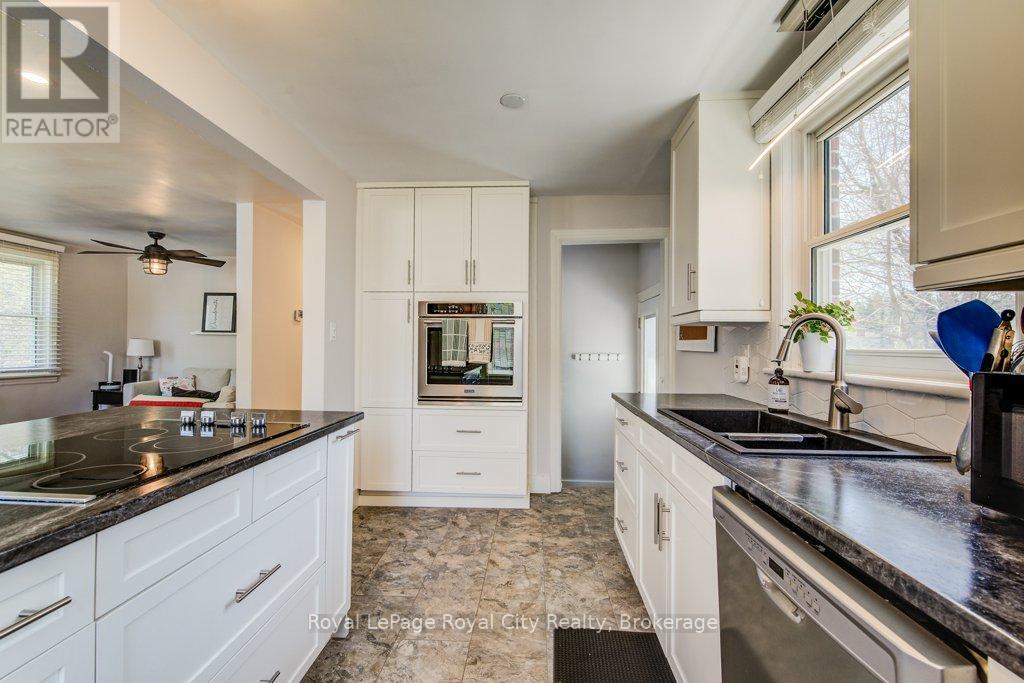 












106 MERCER STREET

,
Guelph (Junction/Onward Willow),




Ontario
N1H2E8

