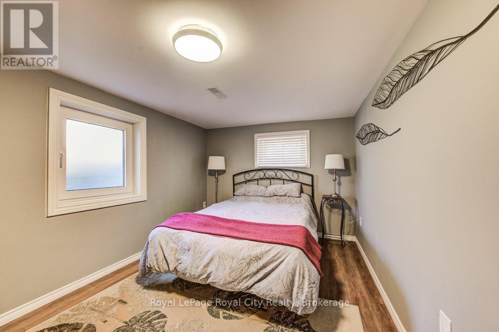 












106 MERCER STREET

,
Guelph (Junction/Onward Willow),




Ontario
N1H2E8

