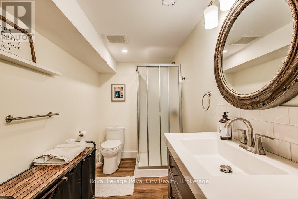












106 MERCER STREET

,
Guelph (Junction/Onward Willow),




Ontario
N1H2E8

