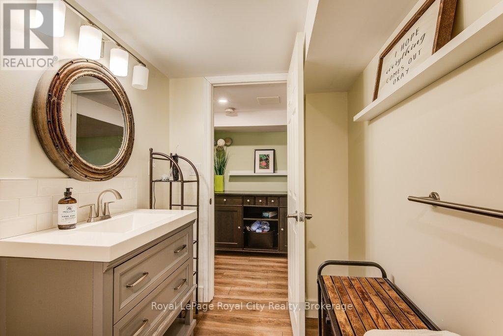 












106 MERCER STREET

,
Guelph (Junction/Onward Willow),




Ontario
N1H2E8

