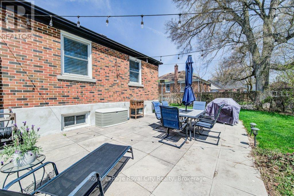 












106 MERCER STREET

,
Guelph (Junction/Onward Willow),




Ontario
N1H2E8

