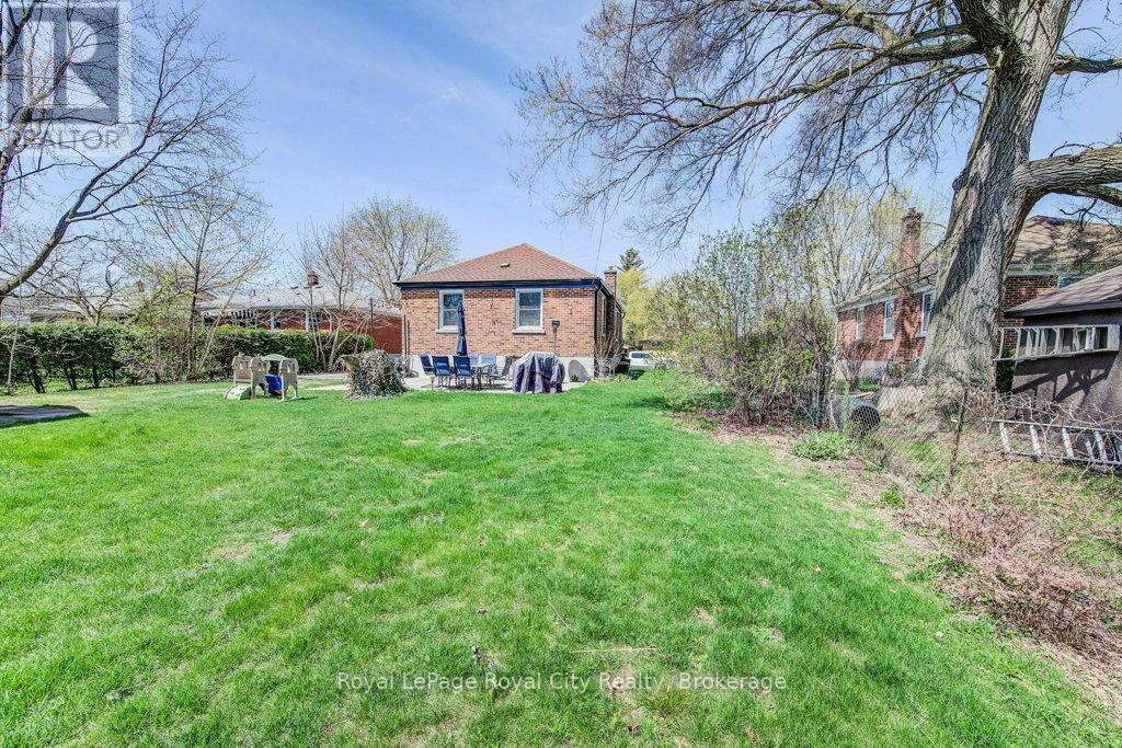 












106 MERCER STREET

,
Guelph (Junction/Onward Willow),




Ontario
N1H2E8

