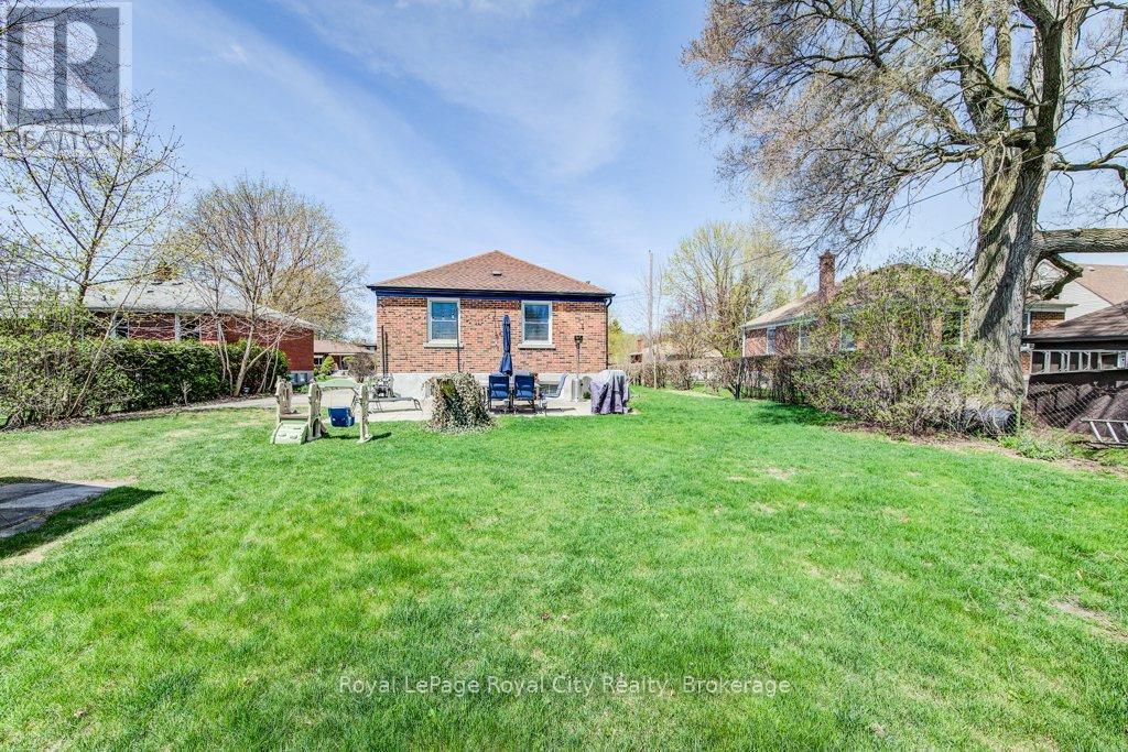 












106 MERCER STREET

,
Guelph (Junction/Onward Willow),




Ontario
N1H2E8

