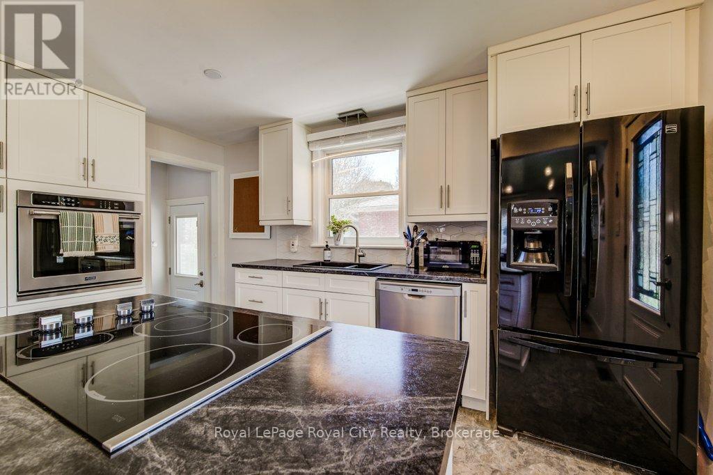 












106 MERCER STREET

,
Guelph (Junction/Onward Willow),




Ontario
N1H2E8

