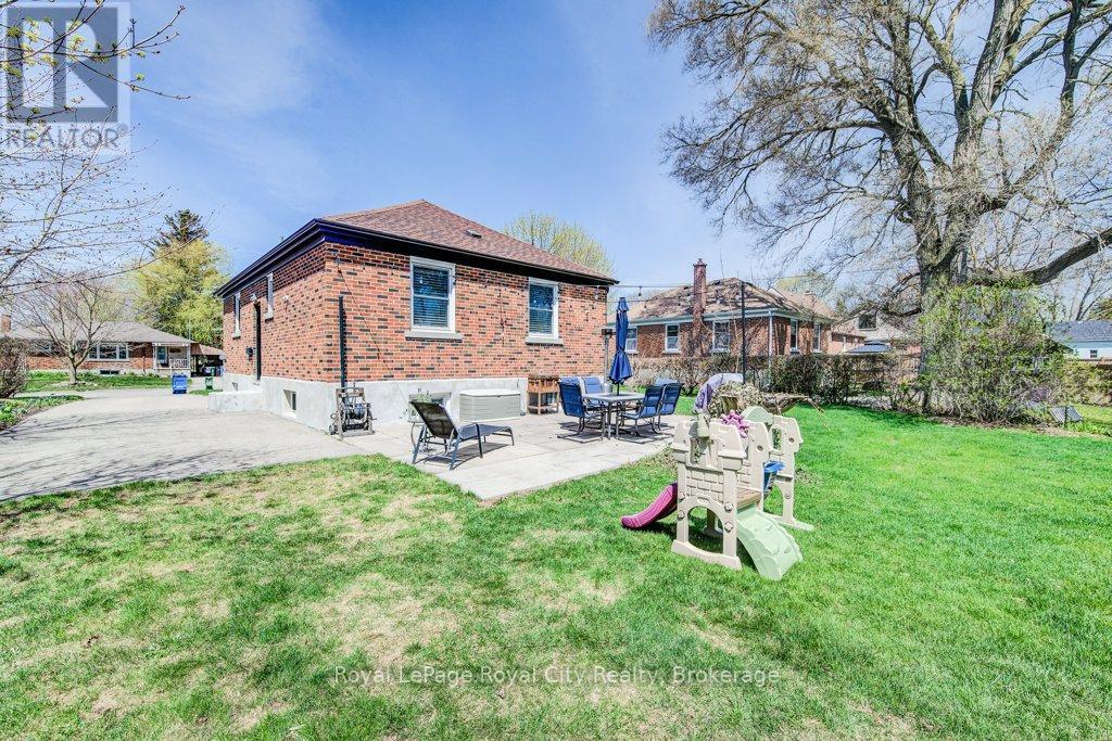 












106 MERCER STREET

,
Guelph (Junction/Onward Willow),




Ontario
N1H2E8

