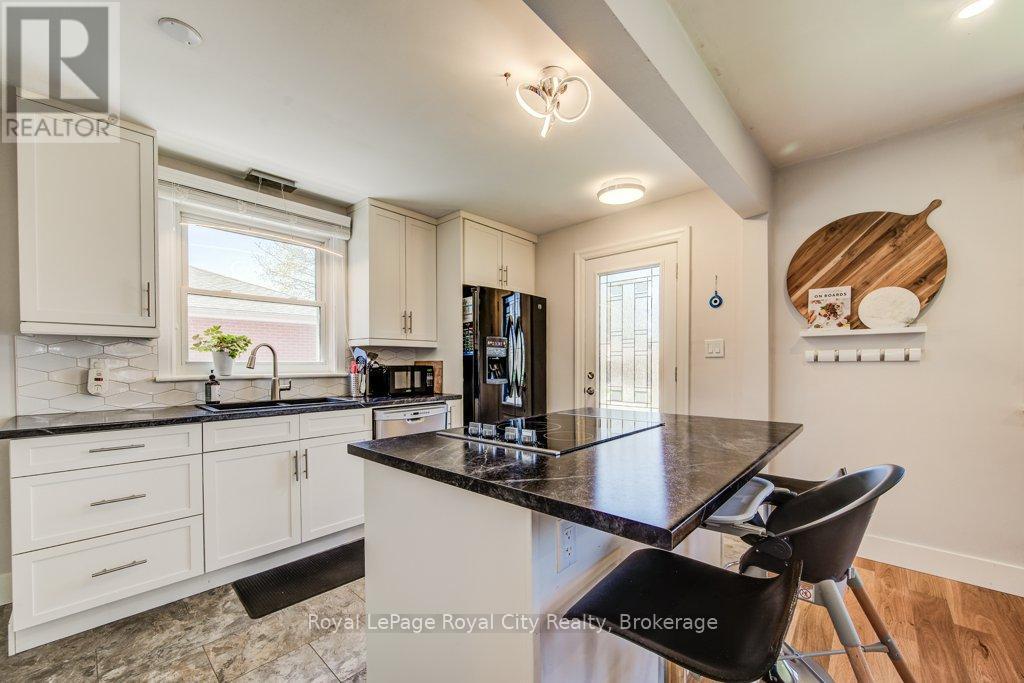 












106 MERCER STREET

,
Guelph (Junction/Onward Willow),




Ontario
N1H2E8

