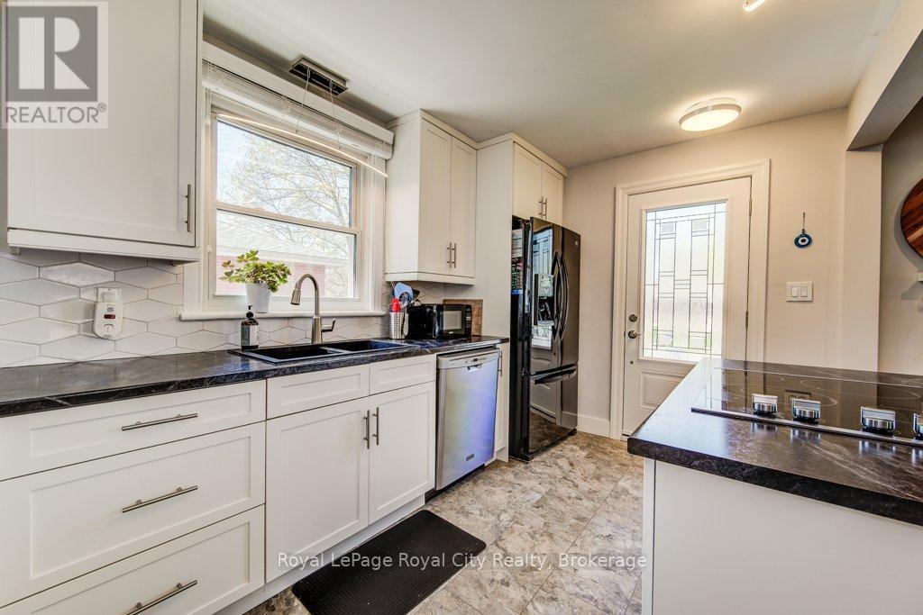 












106 MERCER STREET

,
Guelph (Junction/Onward Willow),




Ontario
N1H2E8

