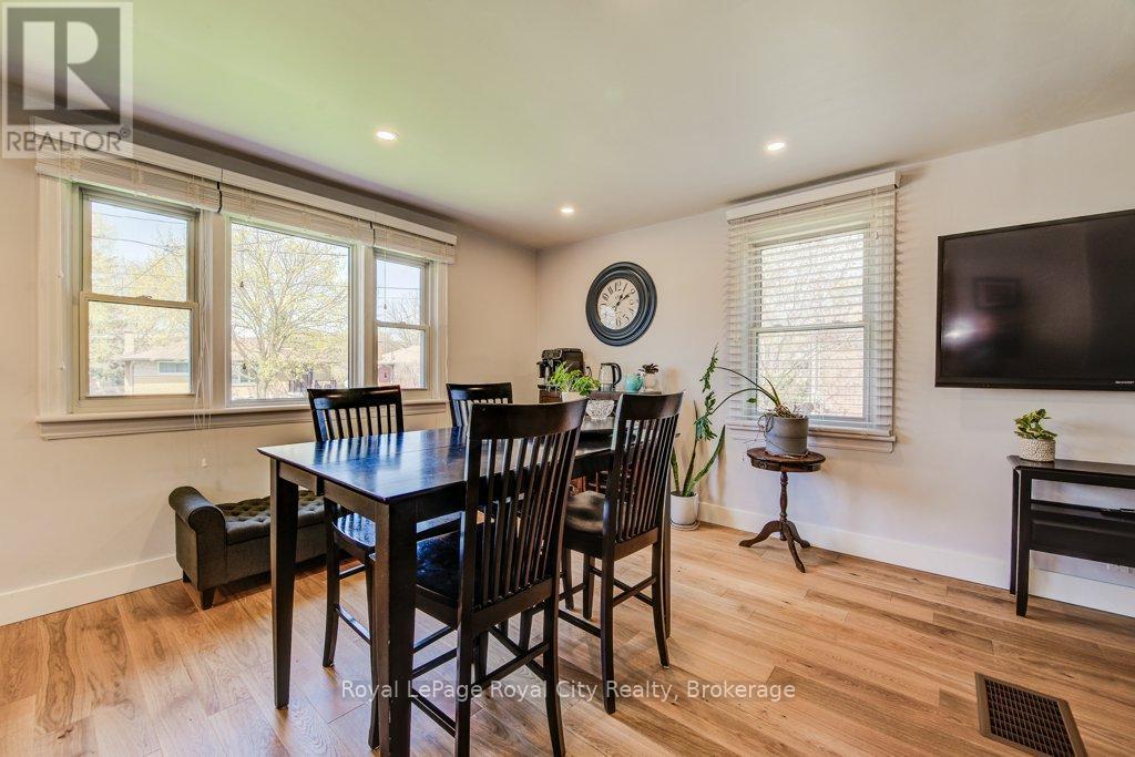 












106 MERCER STREET

,
Guelph (Junction/Onward Willow),




Ontario
N1H2E8

