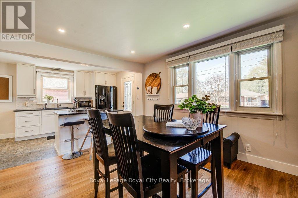 












106 MERCER STREET

,
Guelph (Junction/Onward Willow),




Ontario
N1H2E8

