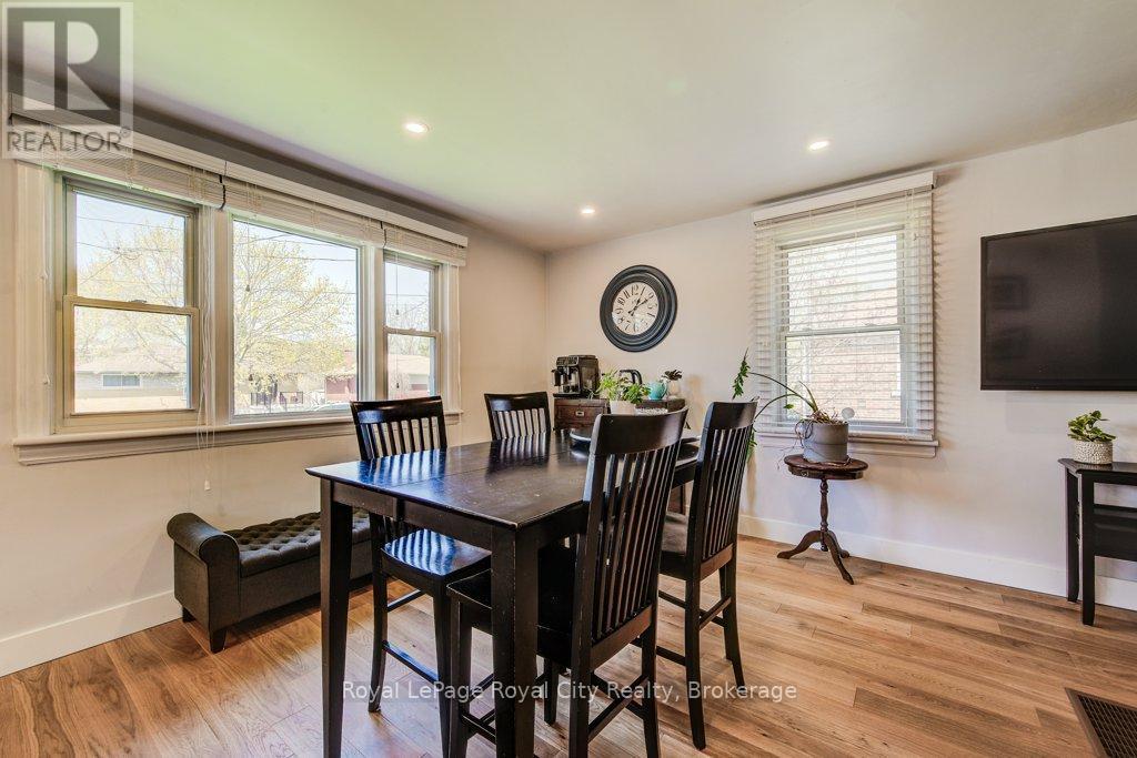 












106 MERCER STREET

,
Guelph (Junction/Onward Willow),




Ontario
N1H2E8

