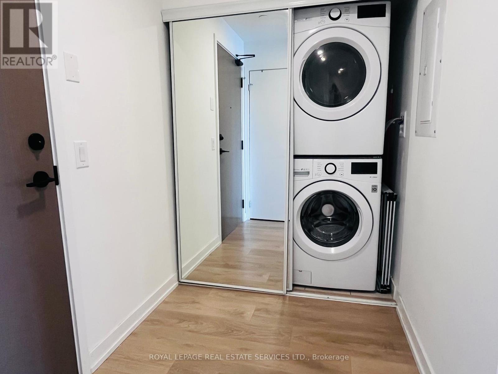 












1607 - 225 SUMACH STREET

,
Toronto,




Ontario
M5A0P8

