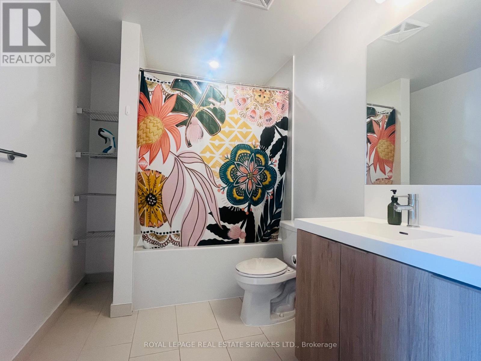 












1607 - 225 SUMACH STREET

,
Toronto,




Ontario
M5A0P8

