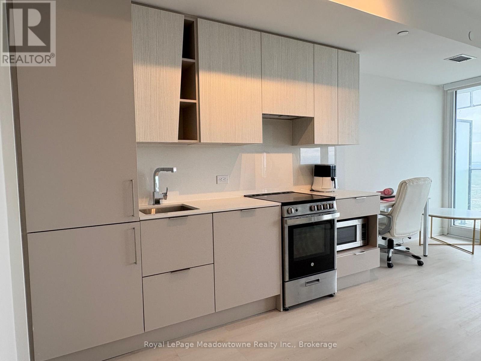 












4405 - 3900 CONFEDERATION PARKWAY E

,
Mississauga (City Centre),




Ontario
L5B0M3

