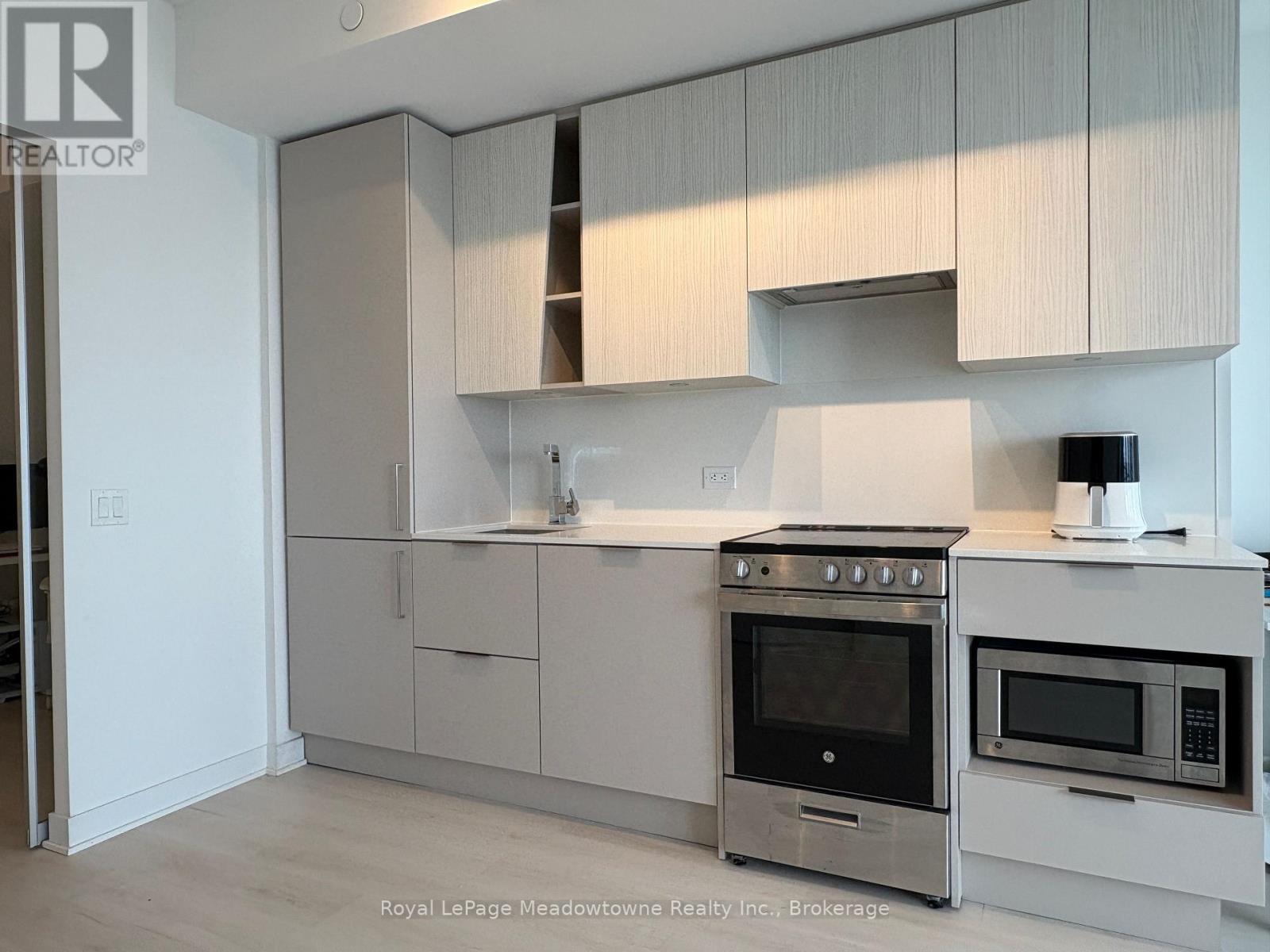 












4405 - 3900 CONFEDERATION PARKWAY E

,
Mississauga (City Centre),




Ontario
L5B0M3

